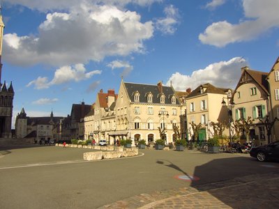 Chartres avril 13, En face de N dame