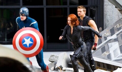 Avengers, chris-evans-scarlett-johansson-et-jeremy-renner_png_500x630_q95