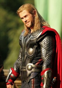 Avengers, chris-hemsworth-en-thor_png_500x630_q95