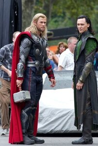 Avengers, chris-hemsworth-tom-hiddleston_png_500x630_q95