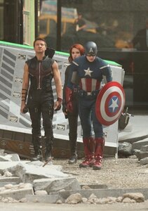Avengers, jeremy-renner-scarlett-johanson-chris-evans_png_500x630_q95