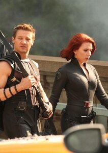 Avengers, jeremy-renner-scarlett-johansson_png_500x630_q95