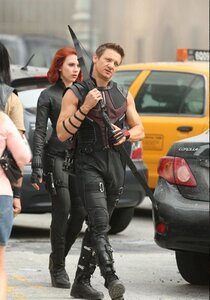 Avengers, scarlett-johansson-jeremy-renner_png_500x630_q95