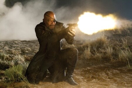 Avengers, samuel-lee-jackson-arme_jpg_500x630_q95