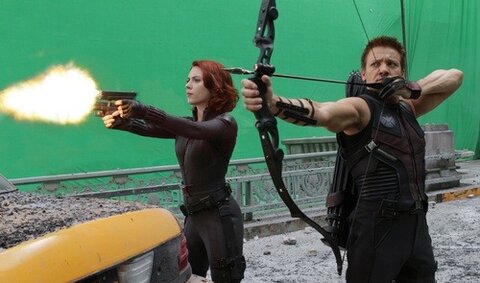 Avengers, tournage-scarlett-johansson-jeremy-renner_jpg_500x630_q95