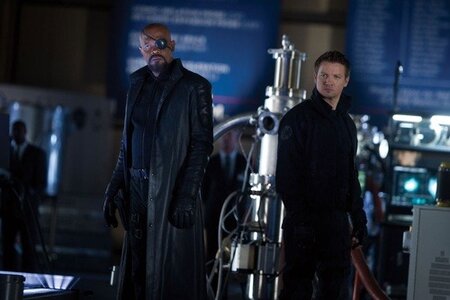 Avengers, samuel-lee-jackson-jeremy-renner_jpg_500x630_q95