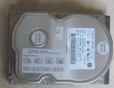 objet à vendre (divers), Disque dur IDE Fujitsu de 10 Go 5400 tours par mn aucun probleme detecte 5€
