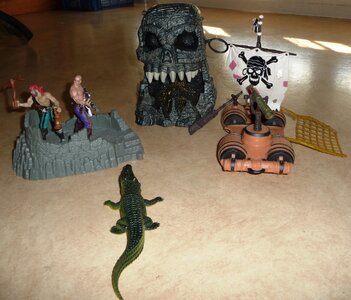 objet à vendre (divers), jeu de pirate  avec accessoires divers-bon etat 5€