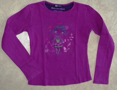 objet à vendre (divers), t shirt fille kids graffiti tres bon etat 10 ans largeur 32 cm longueur 42cm 3€