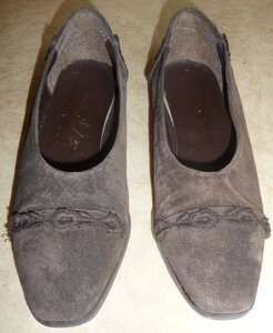 objet à vendre (divers), 9€ via diffusion made in italy T 38 cuir aspect daim marron avec motif fleur  bon etat