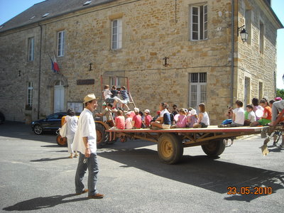 2010 GRDL - GRAND RASSEMBLEMENT DES LAFAYE, Azerat le départ devant l’église