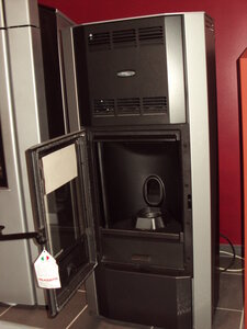 Show-room Ets. Duvivier SA à Rochefort (chauffage, poêlerie, sanitaire, énergies renouvelables), Puissance : 8,3 kW - 166 m³