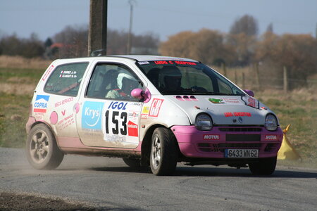 Voitures de course, rallye des routes du nord 235