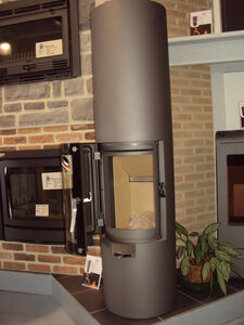 Show-room Ets. Duvivier SA à Rochefort (chauffage, poêlerie, sanitaire, énergies renouvelables), Puissance : 7 kW - 140 m³