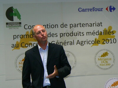 Signature du partenariat entre la CRAB et Carrefour Bretagne - 16/06/2010, P1100556