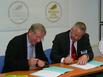 Signature du partenariat entre la CRAB et Carrefour Bretagne - 16/06/2010, P1100558