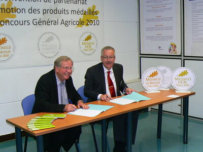 Signature du partenariat entre la CRAB et Carrefour Bretagne - 16/06/2010, P1100560