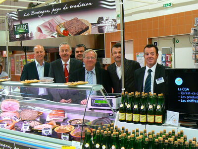 Signature du partenariat entre la CRAB et Carrefour Bretagne - 16/06/2010, P1100565