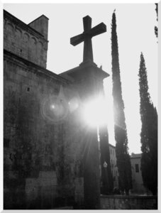 11 Black and White, 02 Girona