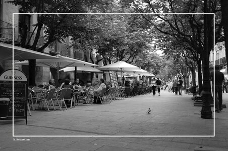 11 Black and White, Girona