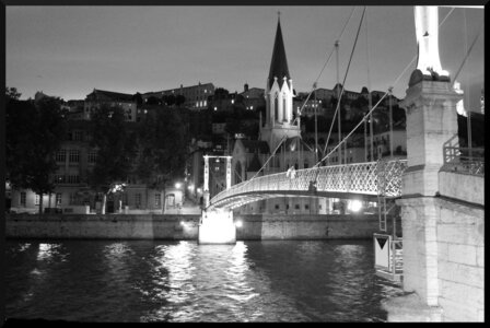 11 Black and White, Lyon