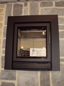 Show-room Ets. Duvivier SA à Rochefort (chauffage, poêlerie, sanitaire, énergies renouvelables), Puissance : 8 kW - 160 m³
