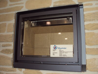 Show-room Ets. Duvivier SA à Rochefort (chauffage, poêlerie, sanitaire, énergies renouvelables), Puissance : 11 kW - 220 m³