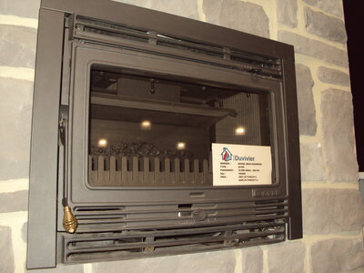Show-room Ets. Duvivier SA à Rochefort (chauffage, poêlerie, sanitaire, énergies renouvelables), Puissance : 10 kW - 200 m³