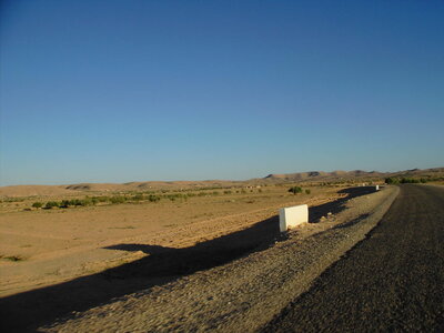 TUNISIE, 244-TunisieNov2010-route sfax douz desert de pierre