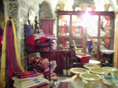 TUNISIE, 1008-TunisieNov2010-souk de tunis interieur d'une boutique antiquit