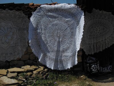 Bulg_2013-Arbanassi, Nappe faite main au crochet - Diamètre : 2 m.