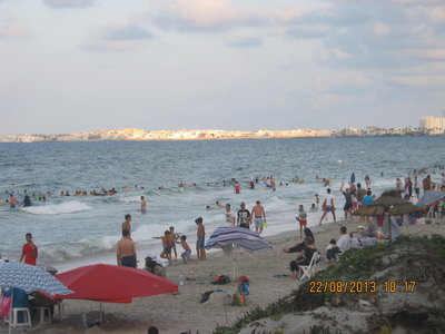 Mahdia Tunisie, il y a du monde sur la belle plage de Mahdia
