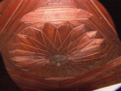 Bulg_2013-Tryavna-Maison/Musée-Daskalov, Plafond bois sculpté par le Maître.