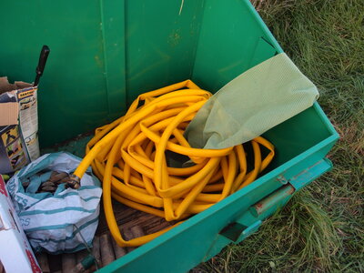 Ranger les tuyeaux, Premièr tuyeu (pas bien enrouli), couvri avec le chiffon