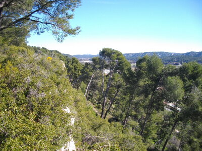 GR 2013 : DE LA GARE TGV D'AIX - AU PAS DES LANCIERS, Vue vers le nord depuis le Pas des Broquettes