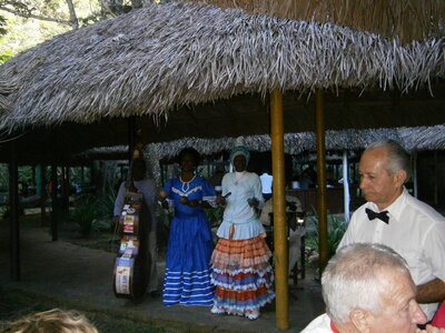 Cuba photo Ch, chanteuses au restau