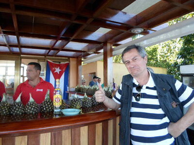 Cuba photo Ch, Régis bar ananas