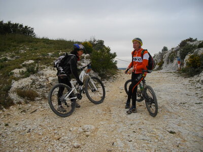 GR 2013 : DU PAS DES LANCIERS A MARTIGUES, Le collet cote 140 avant la desente sur Martigues