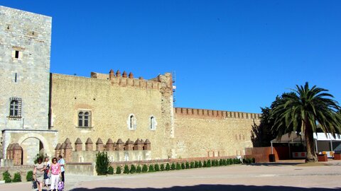 Perpignan, Devant le Palais des rois de Majorque
