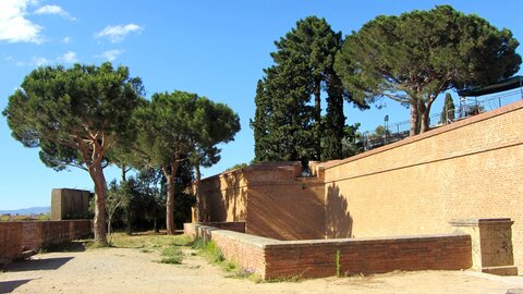 Perpignan, Devant le Palais des rois de Majorque