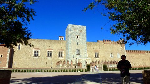Perpignan, Devant le Palais des rois de Majorque