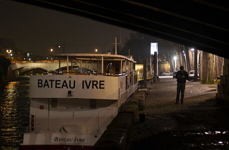 25 - Paris by night, Bateau Ivre