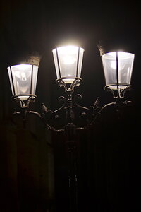 25 - Paris by night, Lampadère