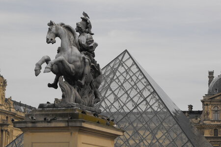 Paris, Tuileries - Louvre  18 