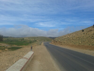 Maroc à vélo, Et c’’est parti pour 80km de descente et plat pour revenir vers 1600m