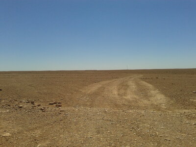 Maroc à vélo, et le désert avec rien à l’’horizon...