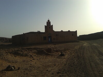 Maroc à vélo, Le village fait moins fantomatique au matin...