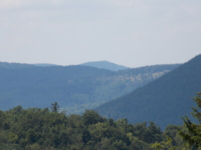 Les châteaux(Le Haut-Koenigsbourg,le Hagueneck(au dessus de Wettolsheim) vue des 3 châteaux depuis Wettolsheim ,Le Wineck(Katzenthal),Le Ulric et le Griesbech(Ribeauvillé)et vue du Haut-ribeaupierre(depuis le Ulric c est le château tout en haut on voit juste un peu sa tour) , DSCN1380