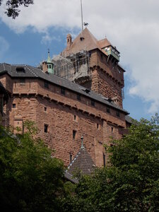 Les châteaux(Le Haut-Koenigsbourg,le Hagueneck(au dessus de Wettolsheim) vue des 3 châteaux depuis Wettolsheim ,Le Wineck(Katzenthal),Le Ulric et le Griesbech(Ribeauvillé)et vue du Haut-ribeaupierre(depuis le Ulric c est le château tout en haut on voit juste un peu sa tour) , DSCN1382
