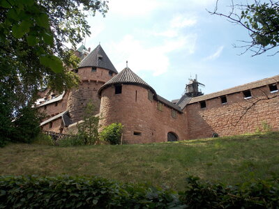 Les châteaux(Le Haut-Koenigsbourg,le Hagueneck(au dessus de Wettolsheim) vue des 3 châteaux depuis Wettolsheim ,Le Wineck(Katzenthal),Le Ulric et le Griesbech(Ribeauvillé)et vue du Haut-ribeaupierre(depuis le Ulric c est le château tout en haut on voit juste un peu sa tour) , DSCN1385